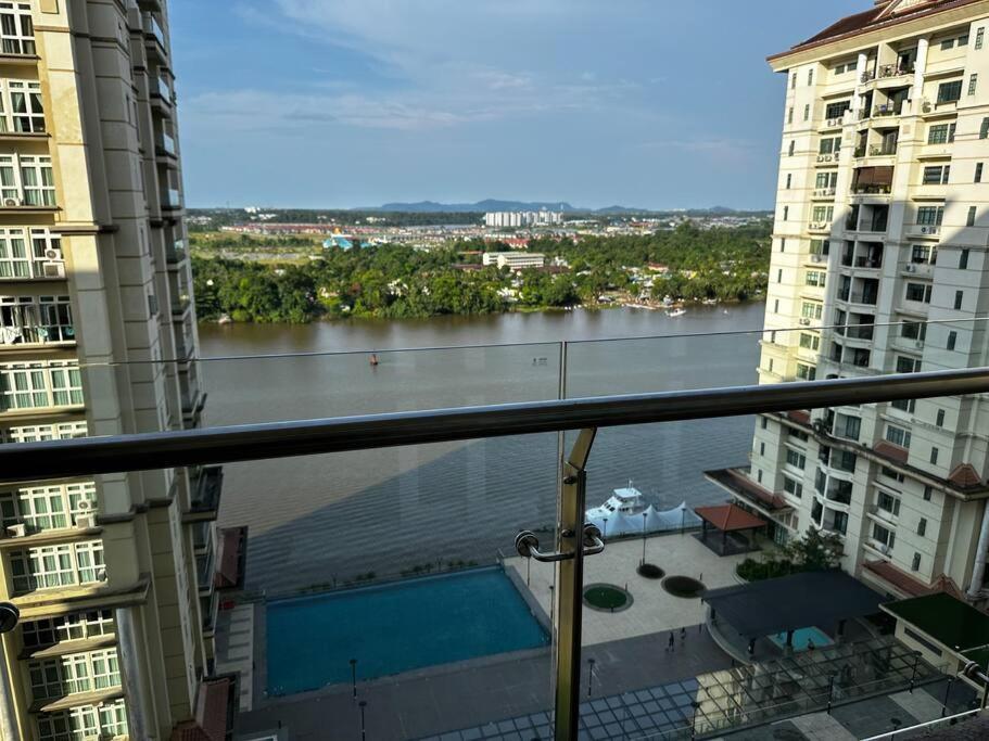 A.R Homestay Riverine Condominium كوشنج المظهر الخارجي الصورة